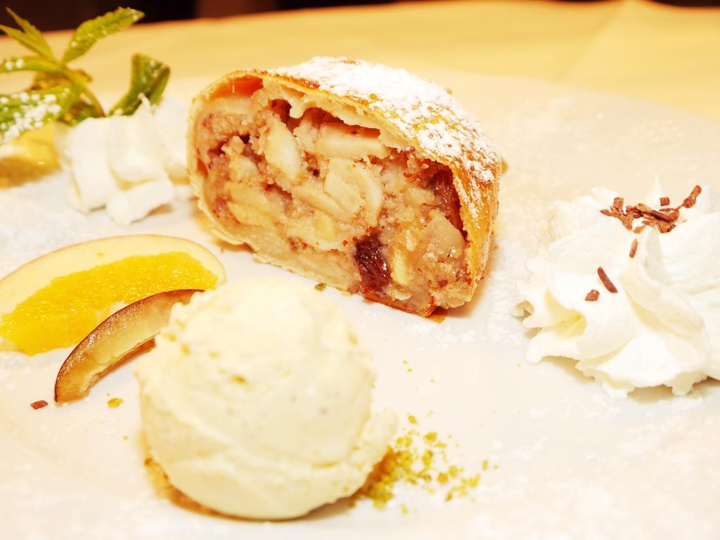 Kreuz-Post Hotel-Restaurant-Spa Vogtsburg Dış mekan fotoğraf