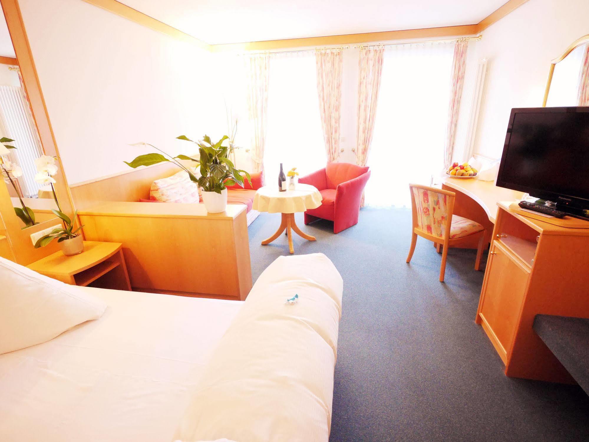 Kreuz-Post Hotel-Restaurant-Spa Vogtsburg Dış mekan fotoğraf