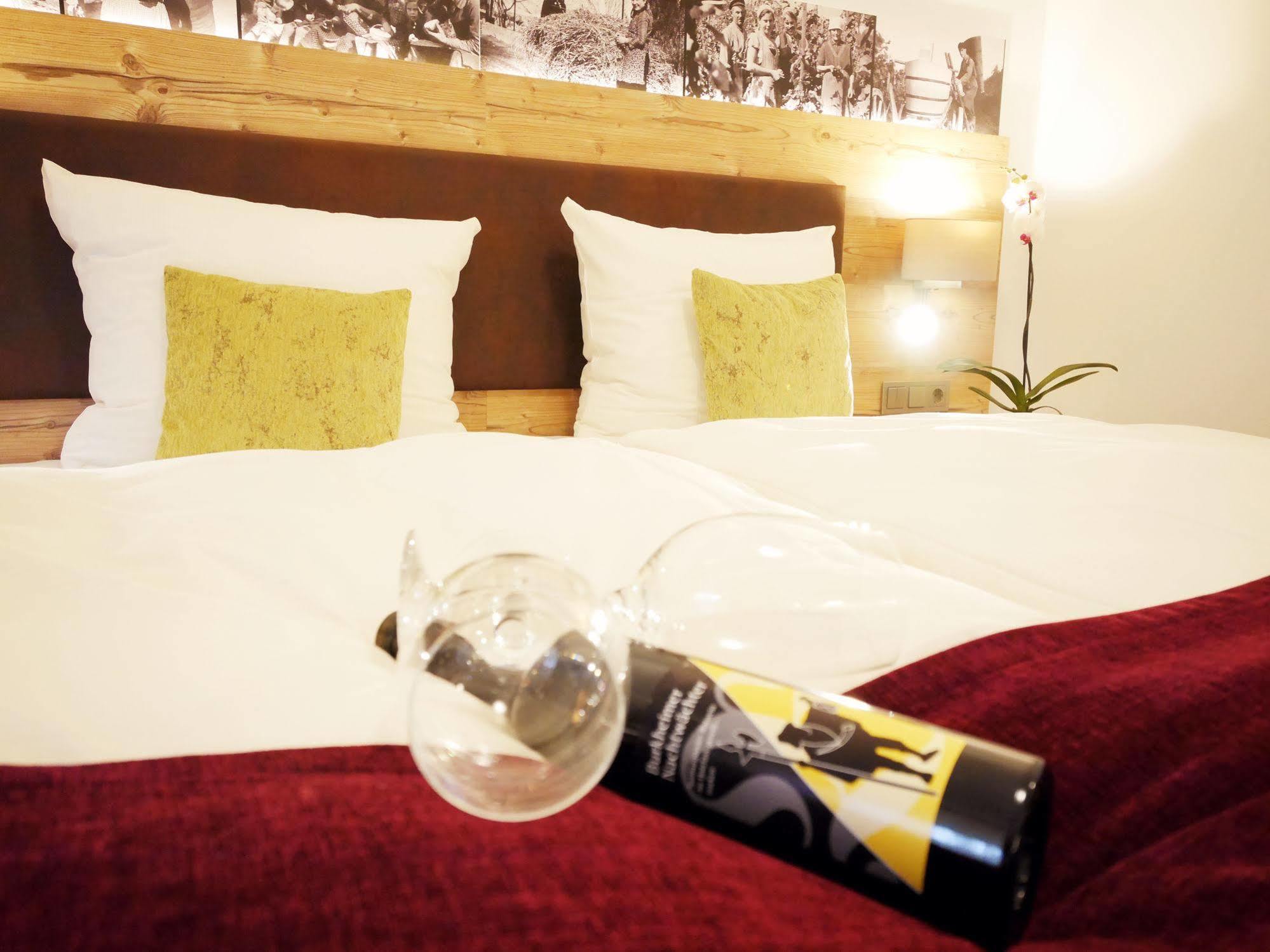 Kreuz-Post Hotel-Restaurant-Spa Vogtsburg Dış mekan fotoğraf