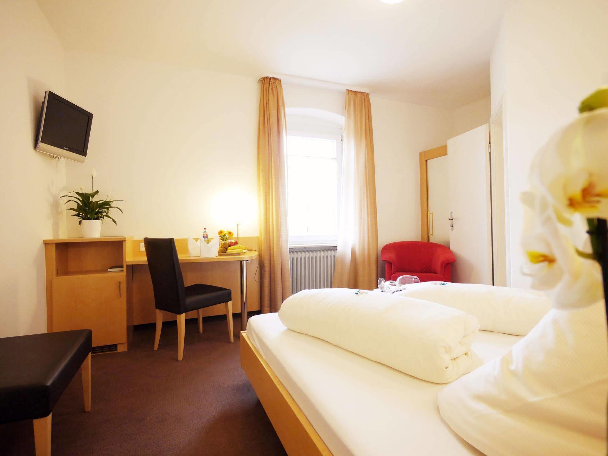 Kreuz-Post Hotel-Restaurant-Spa Vogtsburg Dış mekan fotoğraf